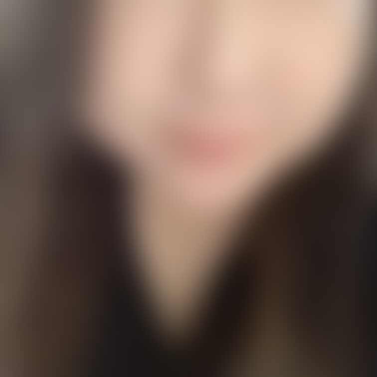 パーツ写真👄いろいろ想像してほしいです🍑ドMの変態ですけどいつもは真面目にお仕事してます♥️服の下は落書きだらけの時もあ