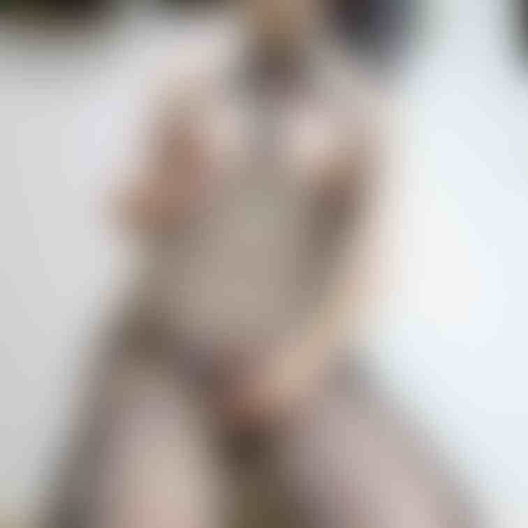 おっぱい丸出し網タイツ