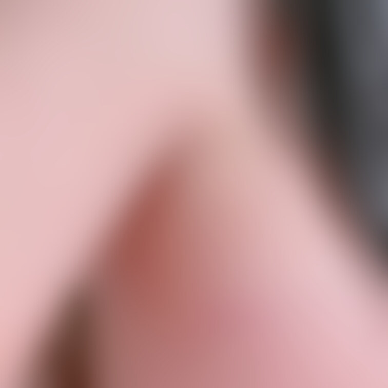 脇の写真撮るのに夢中であとから写真見返したら乳首映ってた😇