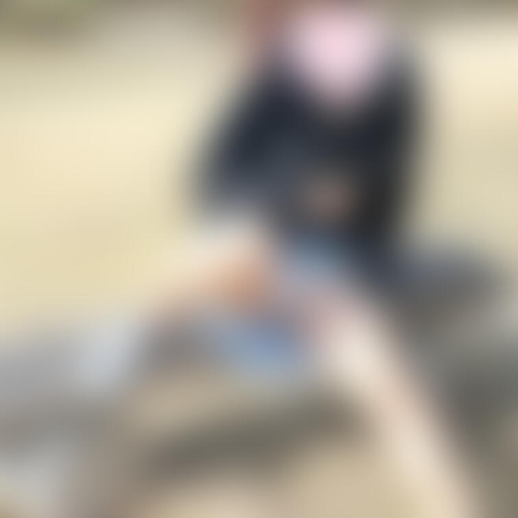 公園露出①

小春日和だったので久しぶりに野外露出🎶
片乳、両乳、両乳とパンツ‼️とグレードアップしていく妻💘
