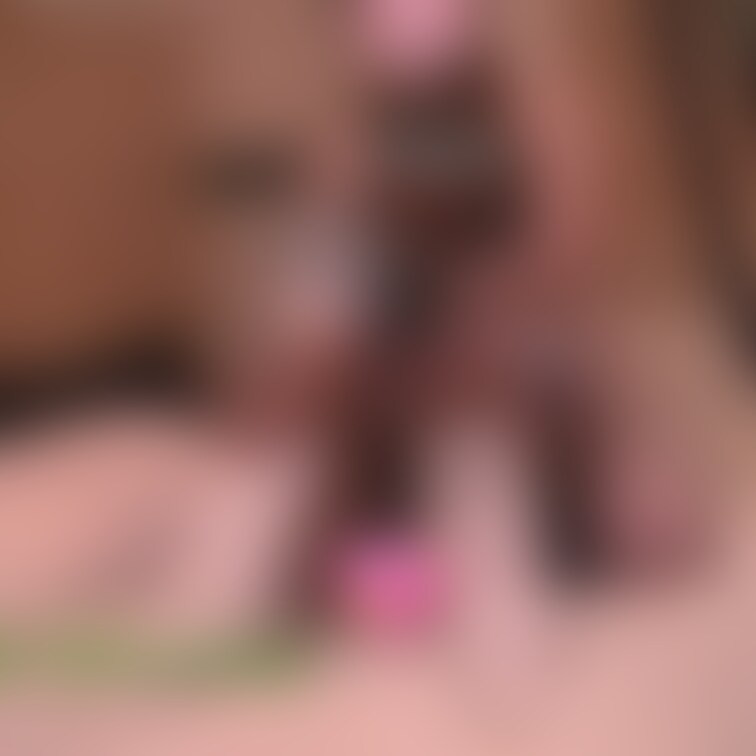 ご覧の黒コギャル愛ちゃんがセーラー服ルーズソックス姿でイタズラされ恥ずかしがる姿を撮影した画像を↓URLで配信中です❣️