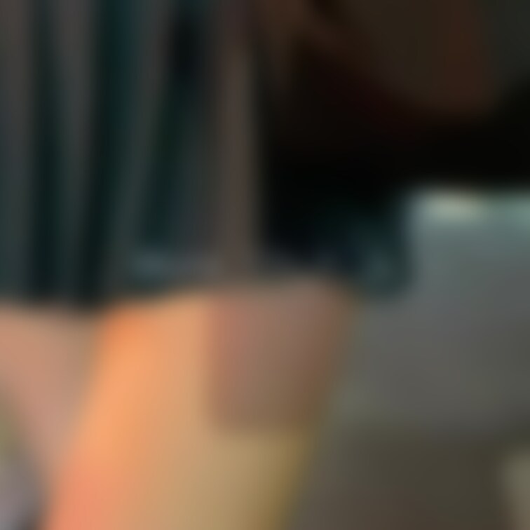 見えそうで見えなさそうで見えそ…う…🤫

