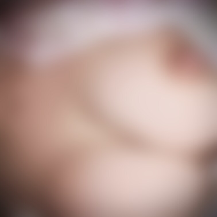 【¥400】
2枚のお写真
布団の中はこんな感じ。
髪切る前なので、長髪が写ってます。