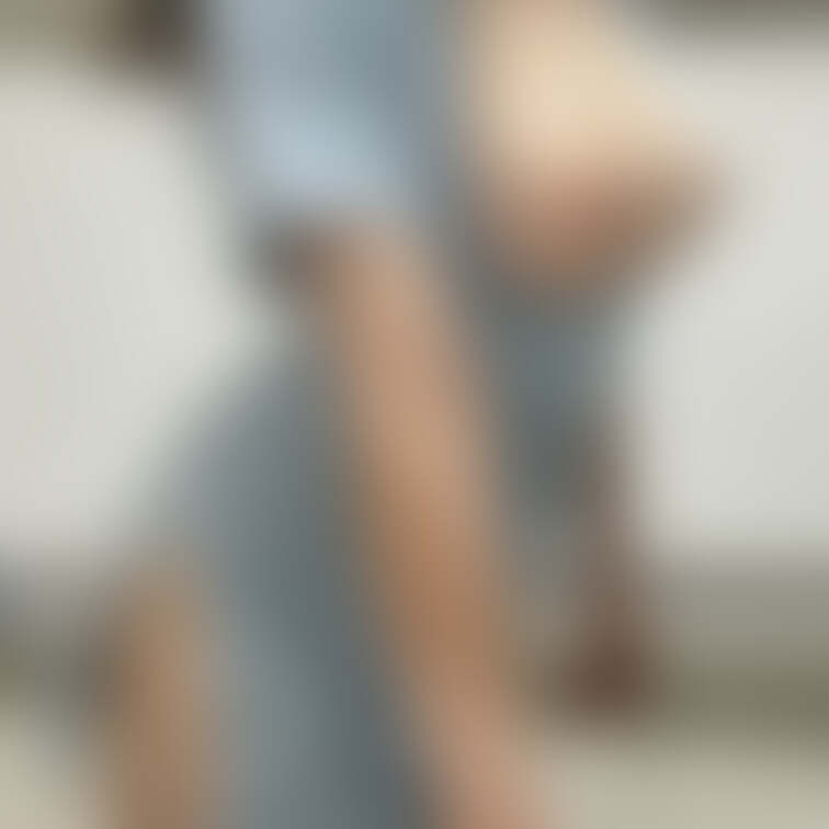【会議室で、ナース💉姿でちくびまでまる出しに…】

憧れのナース服を着てみて、
やっぱり病院で色んなことをしちゃう