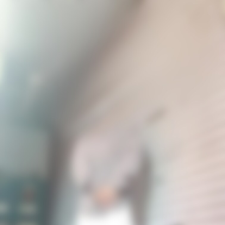 上にきてたものを全部はだけさせて、お昼からほぼ裸になっちゃう動画