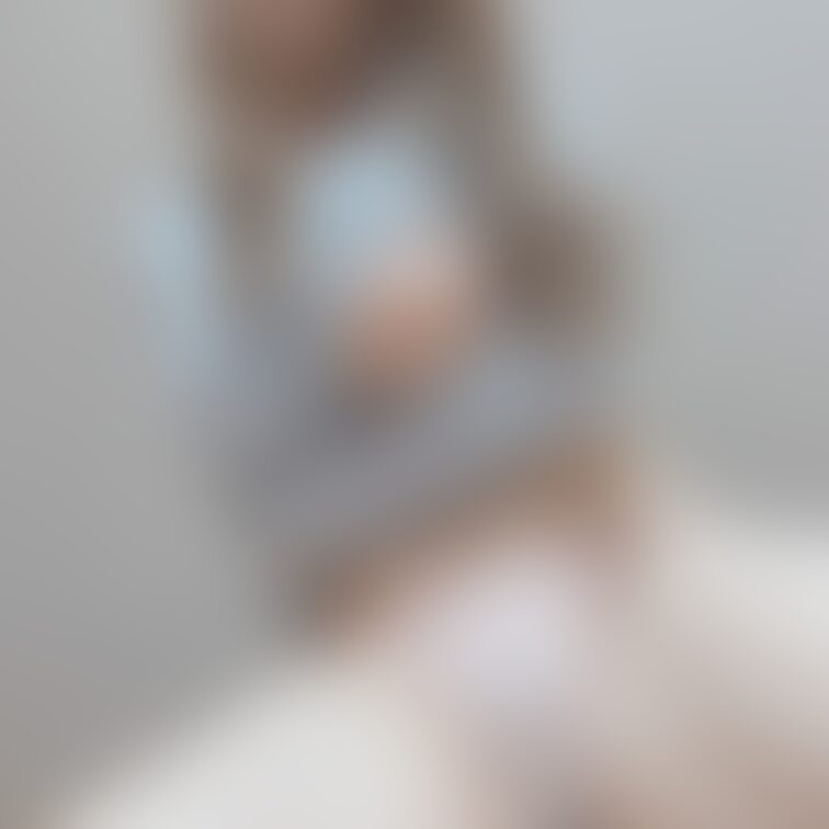 下からチラリ✨