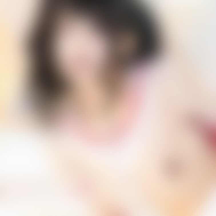 透明ビニール製の服で、押し込まれ潰れる乳首