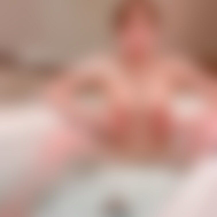 乳首つまんで白目アヘ顔