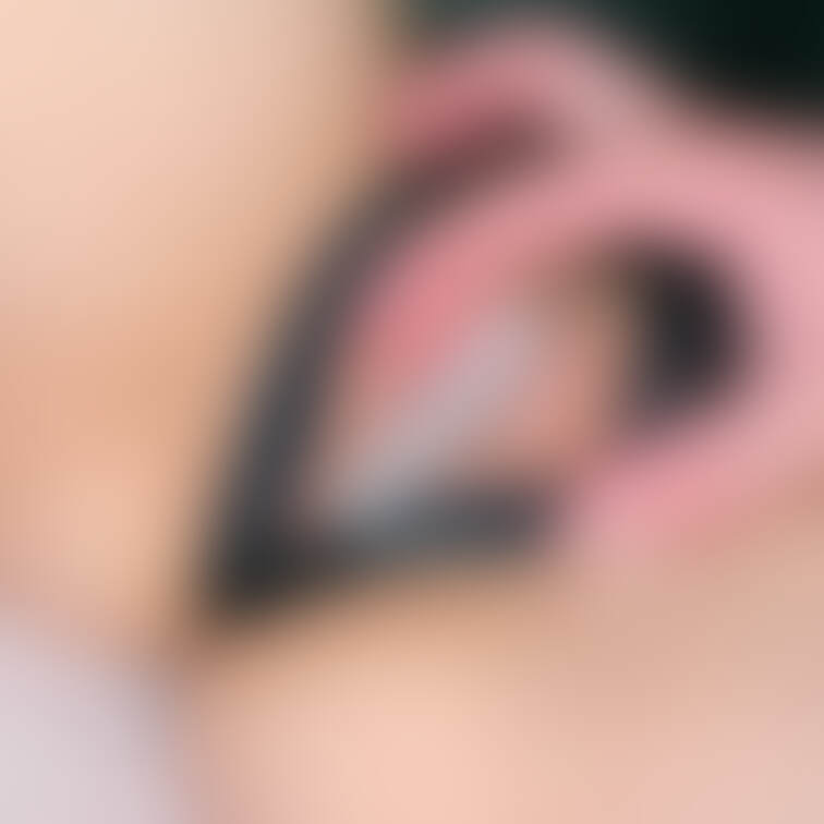 指で広げられると丸見えになって恥ずかしい💕

