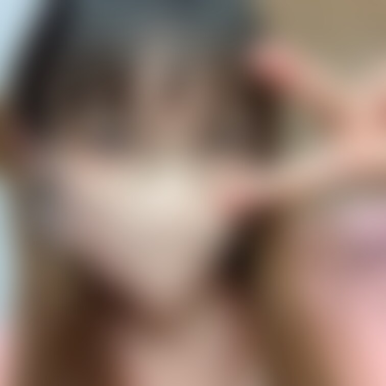 ニップルピアスは緑です。
