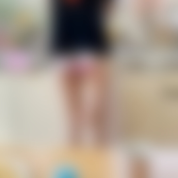 おはよぅ❤️
朝の支度中に撮られちゃった📷✨
おパンツだょ💕😆