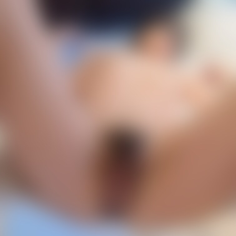オマンコ毛むくじゃらでごめんなさい💦
もうすぐしたら剃ります✨
それまでは優し絡み守り下さい🥺