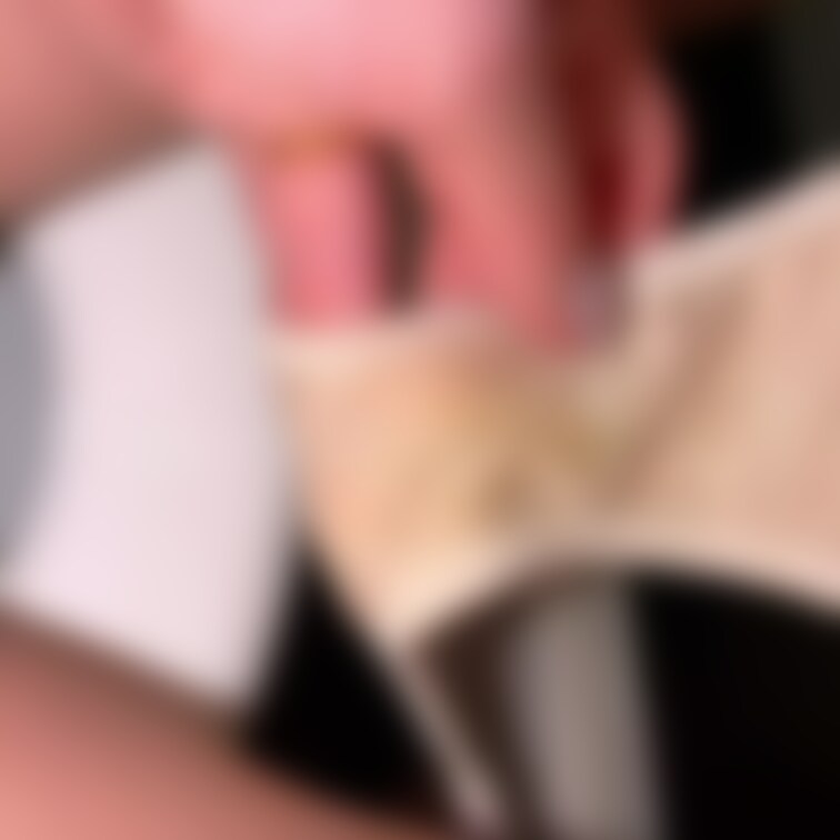 仕事中もえっちな妄想ばかり…🥺💦
ぬるっと溢れてくるのがわかるよ💗
そういう時に舐められたりしたらすぐいっちゃう😍