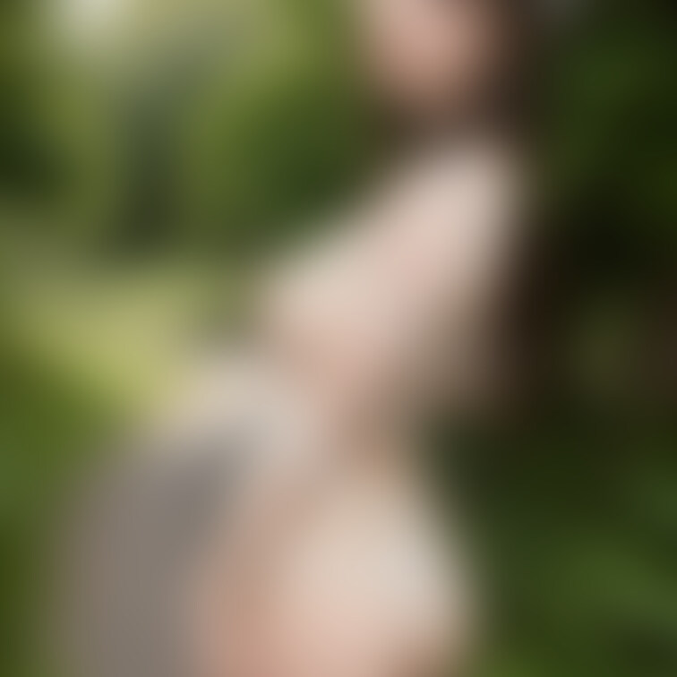 [October 22, 2024 part1] 深い森にいる半裸美女 Half-nude beauty in the 