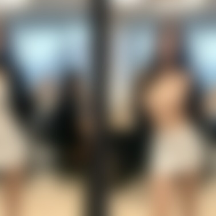 着衣と脱衣を並べた画像です。画像№380