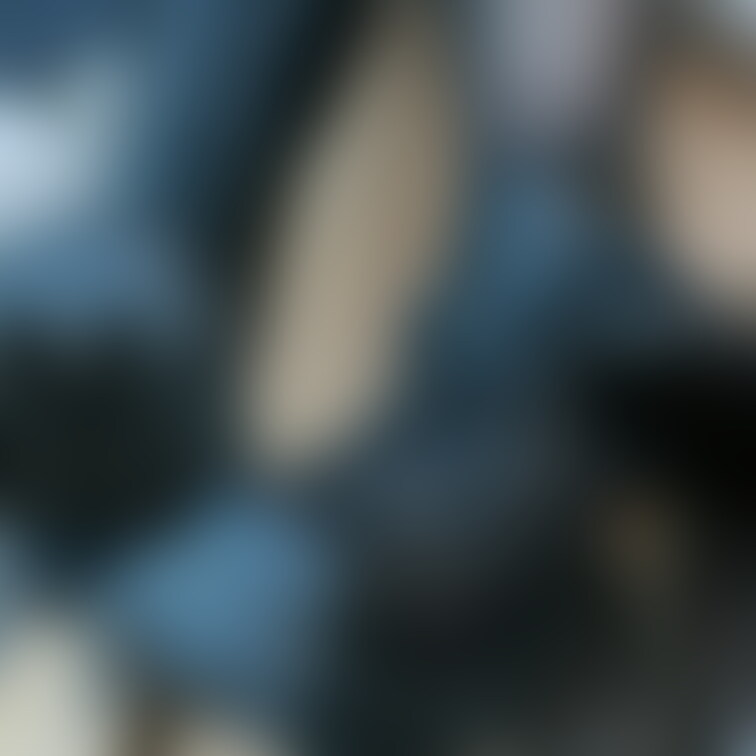 ロングブーツで黒ストッキングの足元写真です。