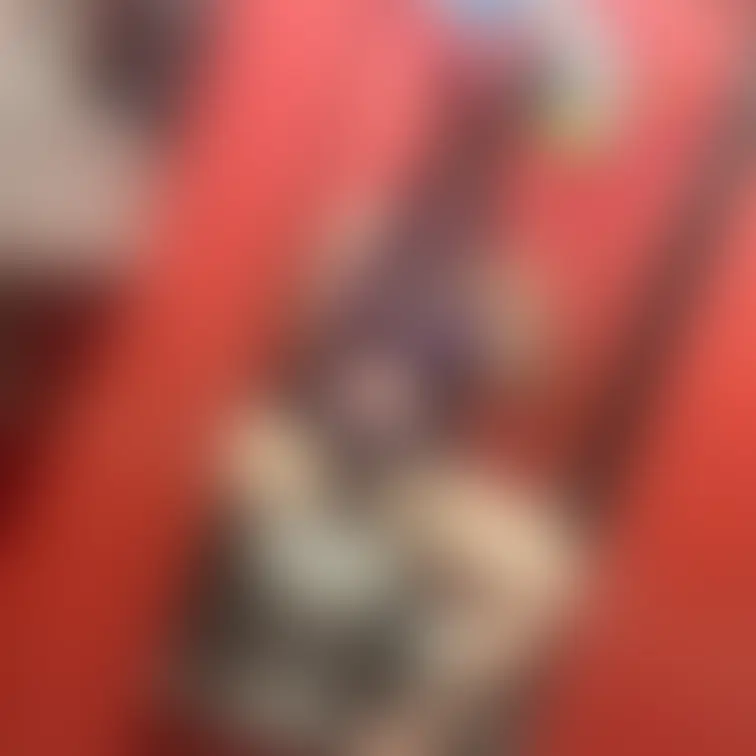 舌だしピース、乳丸出し