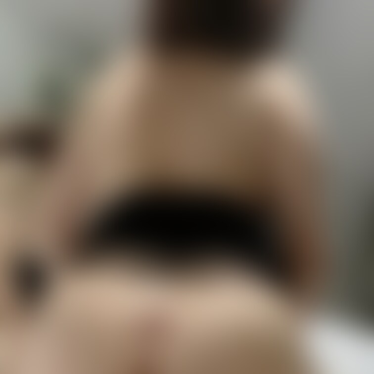 可愛い女の子、綺麗な女性にはできないようなことをするために男性に呼び出されるお尻が大きいだけが取り柄のオカマ。。。ただの