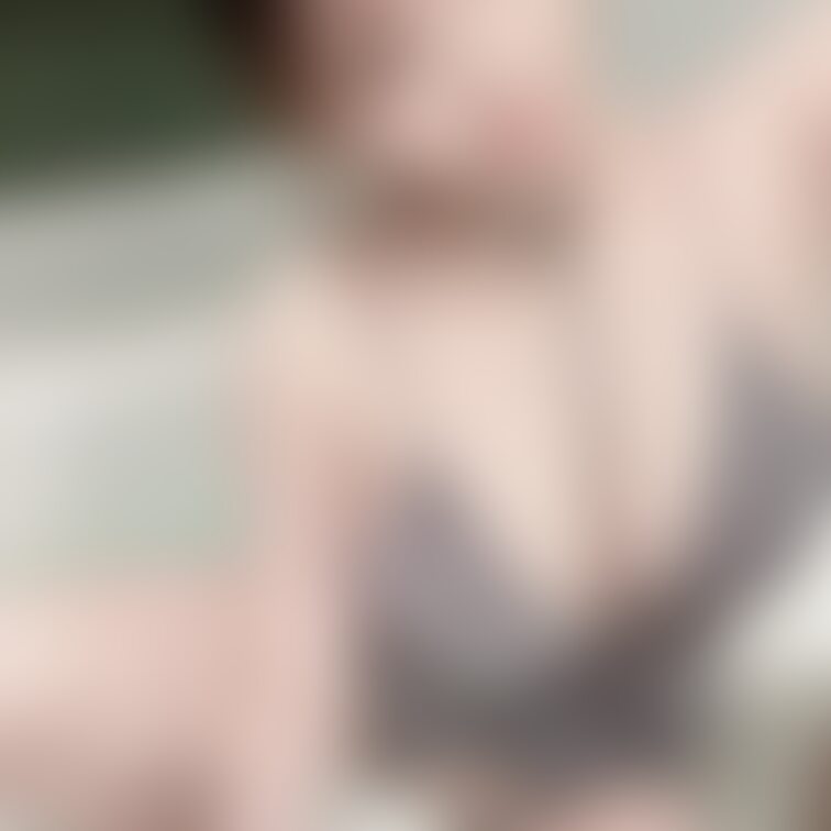 本当はこの服した全部開いてるの❤︎下からの写真も見る?