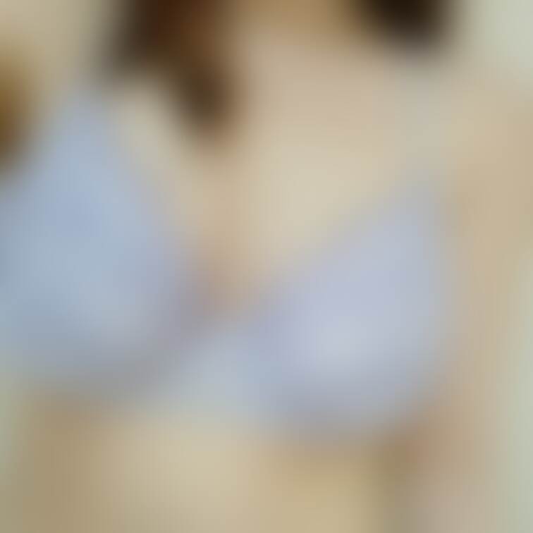 みなさんこんばんは〜🌛
お盆も終わりましたね!
お風呂前にパシャリ🛀
暑くて谷間と下乳に汗かいちゃった(〃∇〃