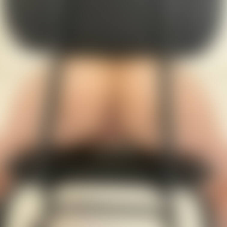 遠隔ローター挿れたままお仕事してきました😖❤️こうやって座るのが1番きもちぃの😖❤️アナル丸見え😖❤️

💋直接連絡