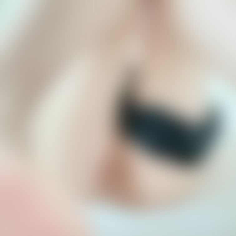 さっきのアングルのまま脱いでみました。。
このまま足広げられて気持ちいところ舐められたい。。