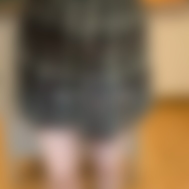 ***成人済み素人女性によるコスプレ演出です***
ハイソックスの方が濡れる面積も多いから悲惨なのはハイソックスの方だ