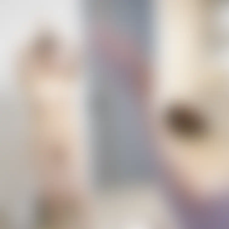りこの次回動画の予告画像です。相変わらずの素っ裸でのパーティーでの一コマ。もちろんこの後には罰ゲームが待ってます。明日の