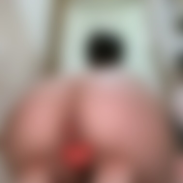 エチエチな日常的なおしりの出来たてホヤホヤの自撮り写真をお届けです！
あなる丸見えなの(* ॑꒳ ॑* )⋆*