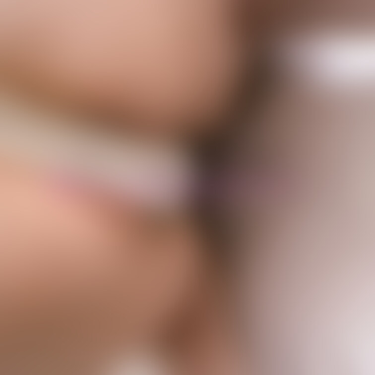すぐお潮吹いちゃう…🥺💦
舐め好き紳士さまに飼われたい人妻です💕