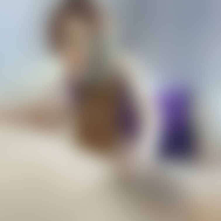 テコキしながら乳首責めをしている嫁、そして竿を真っ赤な唇でエッチに裏筋をペロペロと、、はっきり言ってエロ過ぎてヤバいです