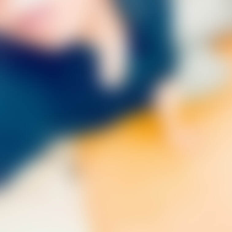 仕事柄ポロシャツ着ること多いんだけどなんか顔じゃなくて胸のとこらへん見られてるな〜て思うとボタン外れてること多い(笑)