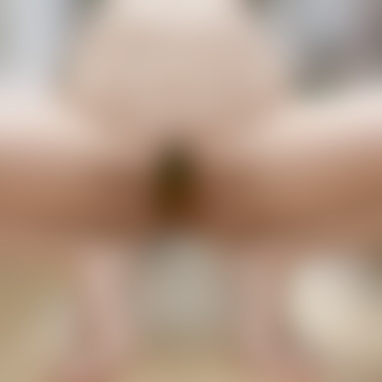 乳首にゴム付けて、かえるさんポーズで手をうしろにして、しっかり丸見えにさせて写真投稿してとメッセージが来ました///こん