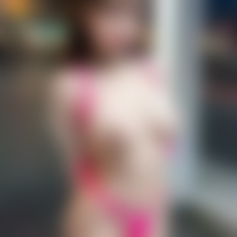 [October 14, 2024 part2] ネオン街にいるハーネス美女 Harness girl in a neo