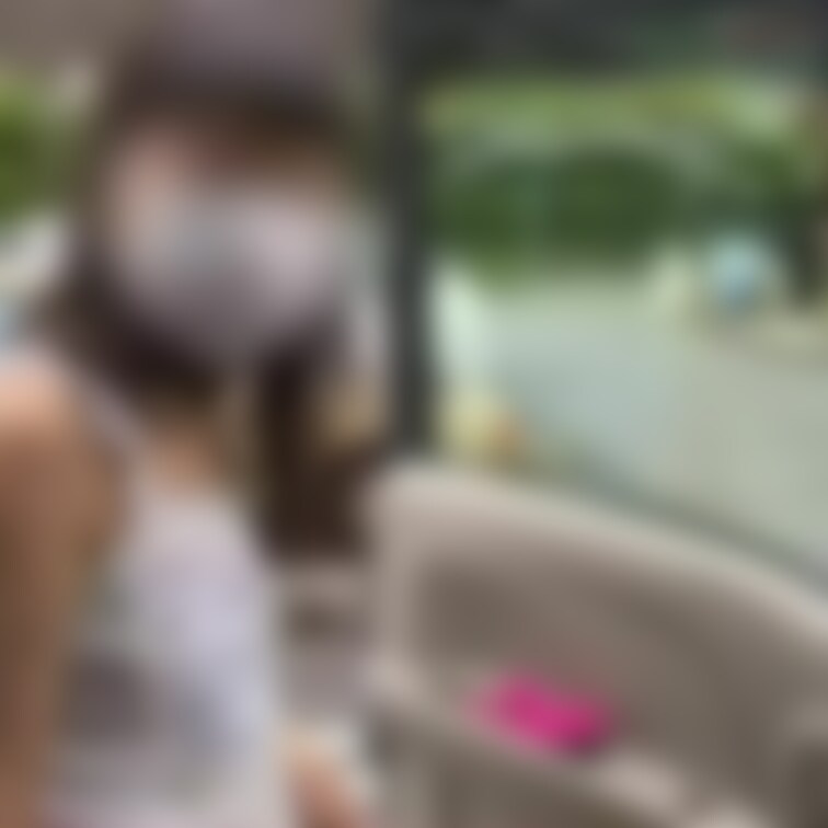 夏の散歩・買い物デート4・自販機でまんチラ全開で皆からガン見されながらお茶を買う夏夜