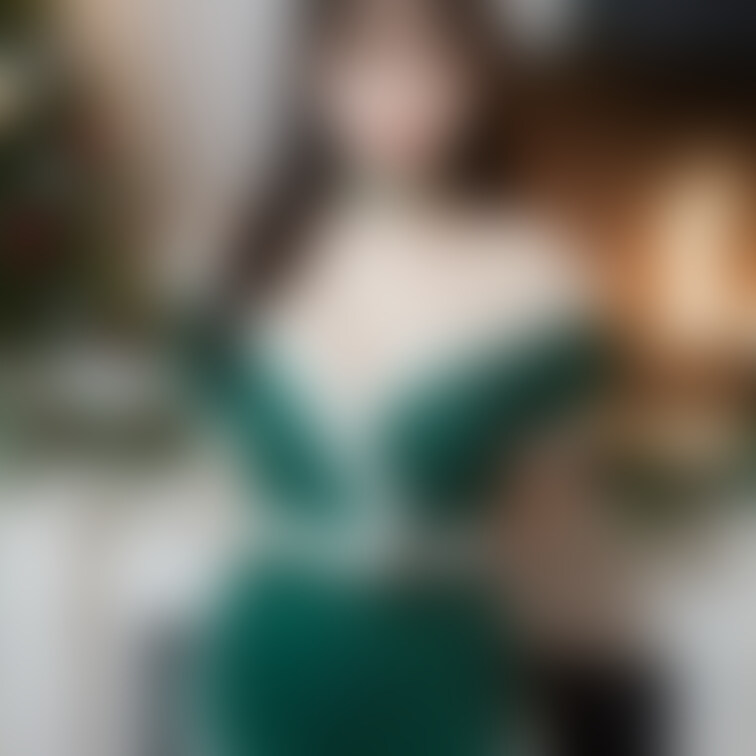 [December 22, 2024 part7]
サンタコスだよ🥰💝
写真80枚あるの🤗💓
いっぱいあるからお気