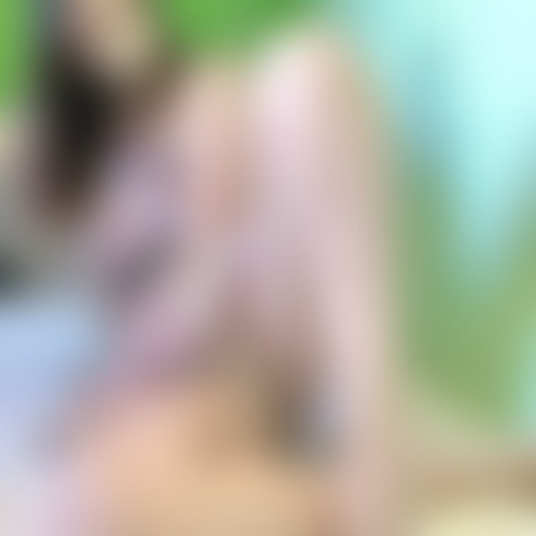 大胆に開いちゃった☺️🩷
こんな格好する人妻は
あり?☺️
みんなは、どんな奥さんが理想?✨