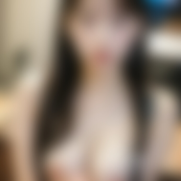 S級爆美女が馬並みの巨根をフェラ🍌💦「こんな大きいの咥えられないよ、、、」
