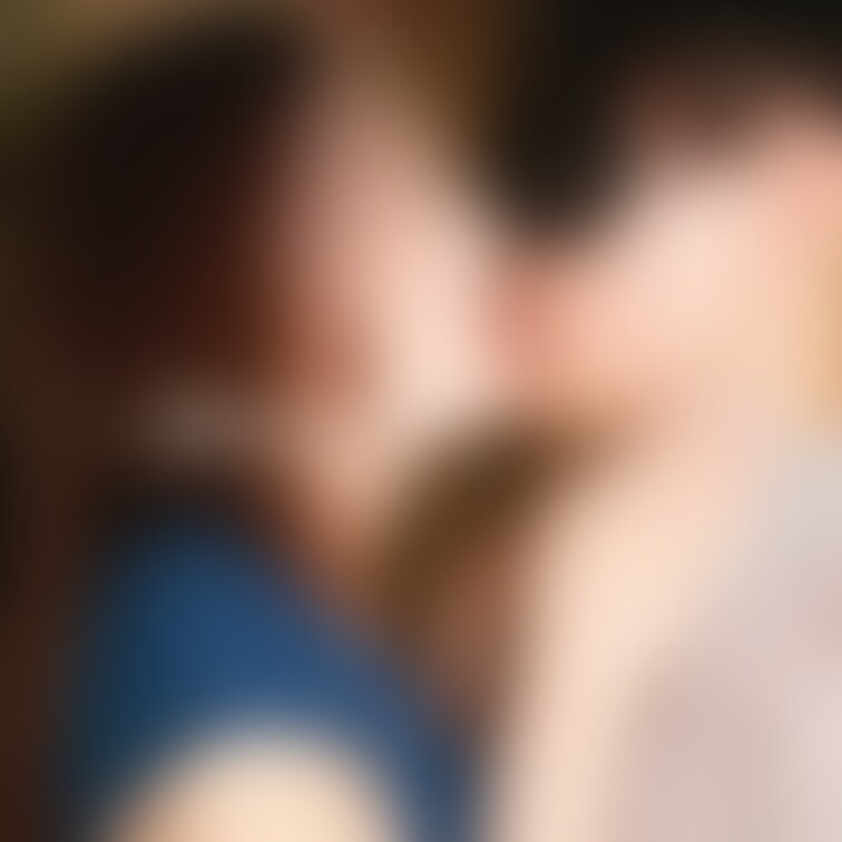壁際で目隠しされたり

背面手コキされるの、好き？