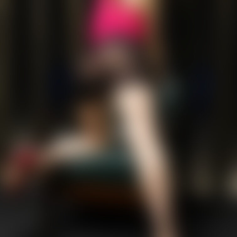 わんこのキュートなお尻からセクシーな脚、ピンクの乳首が見られるスペシャル写真だよ😘