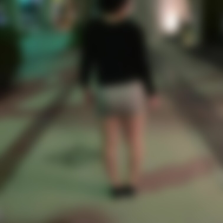 沖縄での露撮です。夜の街にノーパンとノーブラで散歩してみました。