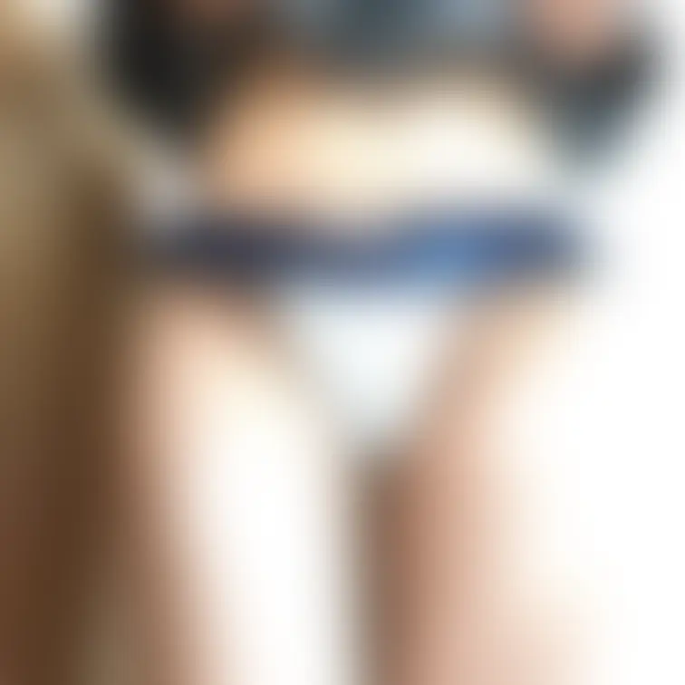 ぽぽぽの今日のパンツです🥰🥰 
 Tバックですよー😅
おりもの汚れてあり🥰
 クロッチ汚れはプラン加入で見れますよ