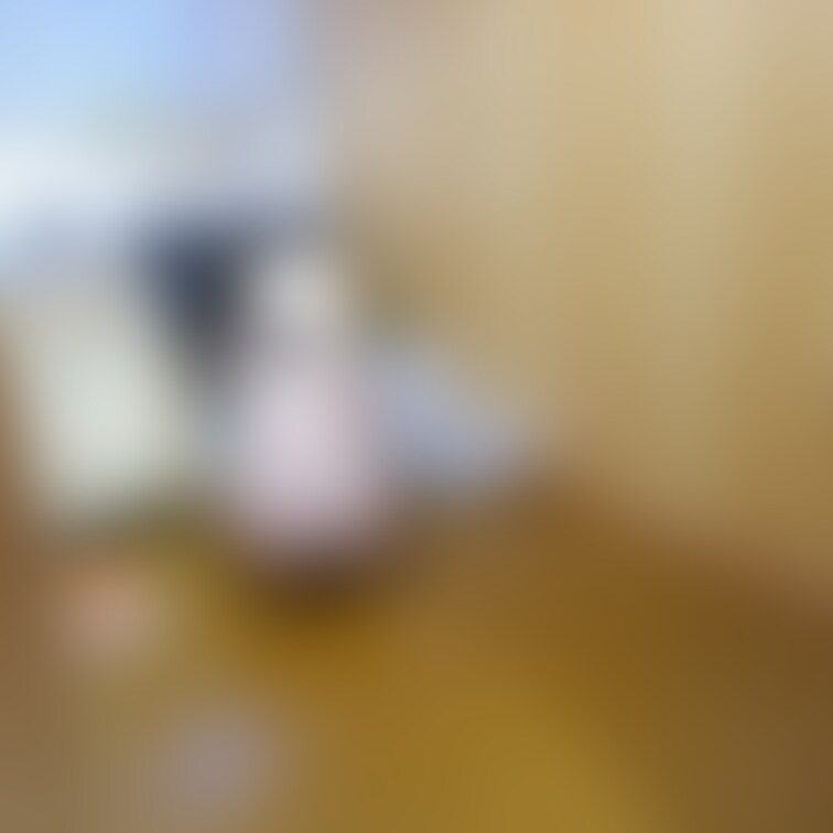 オフ会会場で全裸で物を探すYさんです。