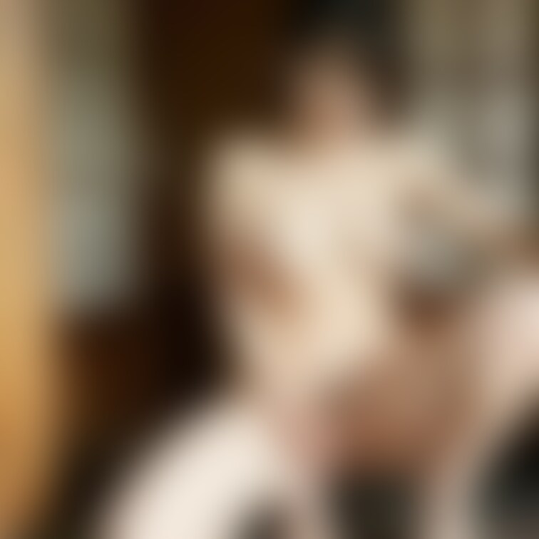 ○○○生成された、熟女開帳グラビア