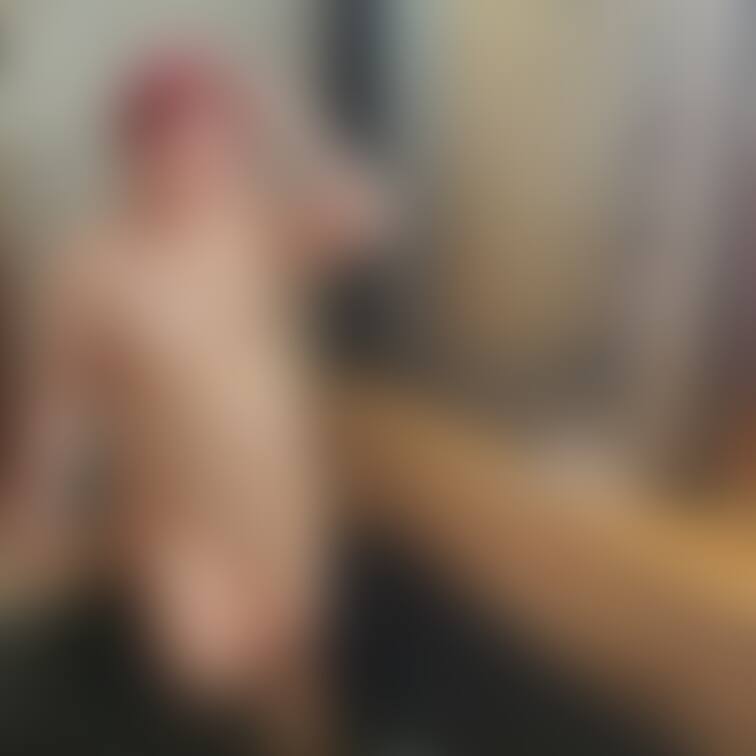 りほさんがお風呂場でゆったりたたずむ姿です。
