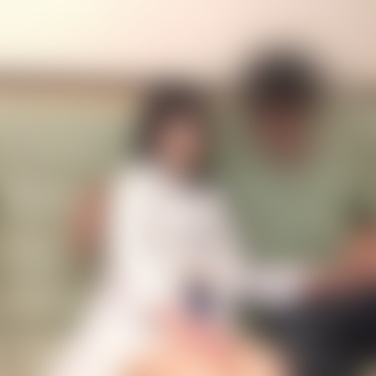 エロ仲間のYさんと妻がソファでラブラブしてて目の前で熱いキスを交わし急いで撮影しました。