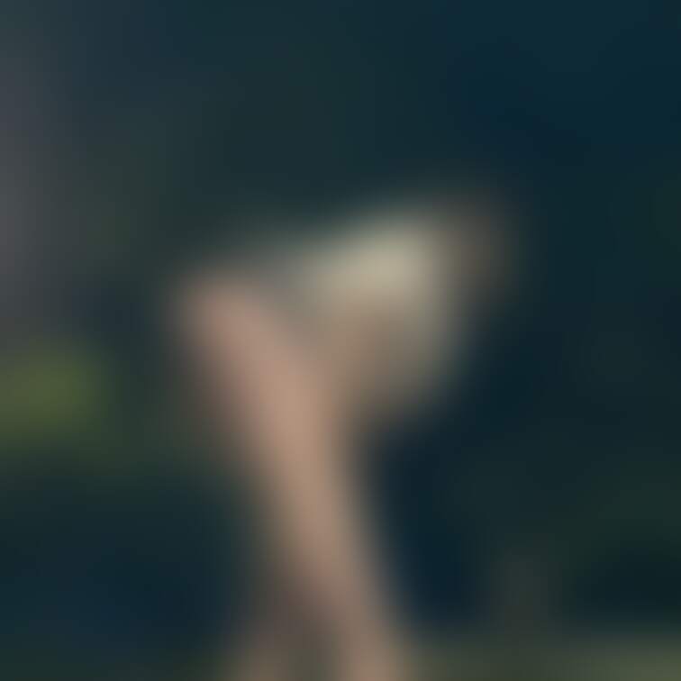 むちむちな奥さんは夜のお散歩に…