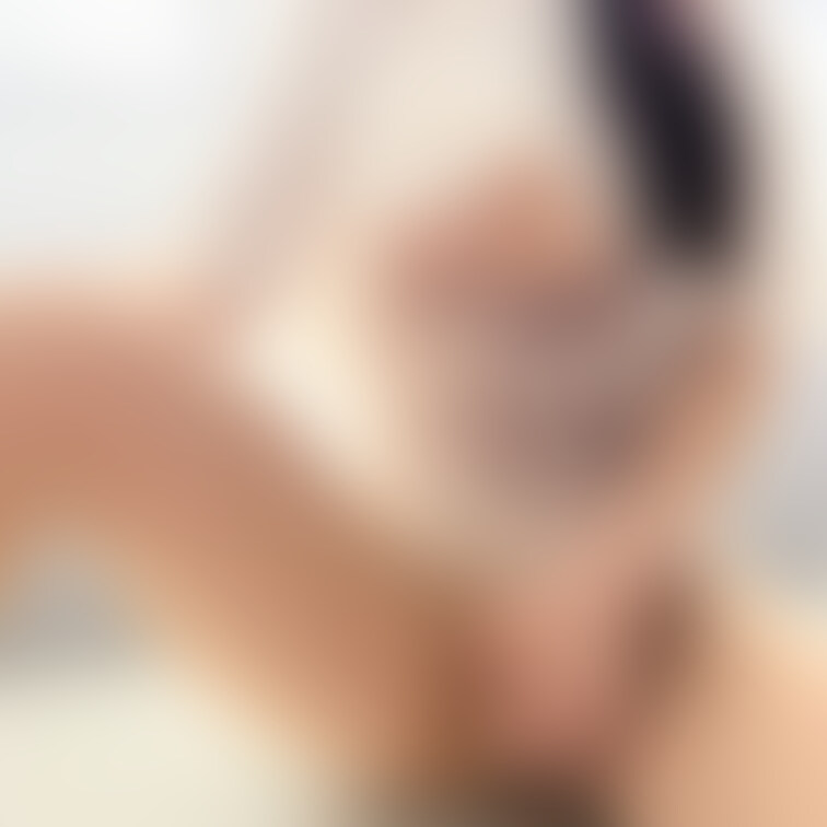 クロッチ外しちゃえば
すぐえっち出来ちゃうよ😍🫶
びんびんくんで直穿きパンスト突き破ってください💖