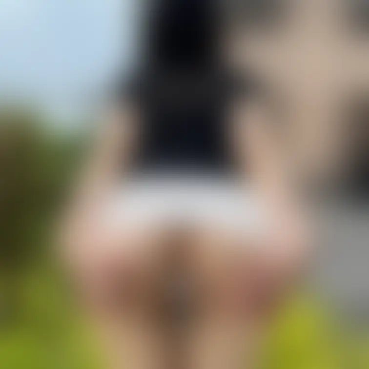 ノーパン、アナルプラグで露出公園お散歩♡
すけすけミニスカートだよ♡
💋全ての顔出し画像、動画が見れるのは
『