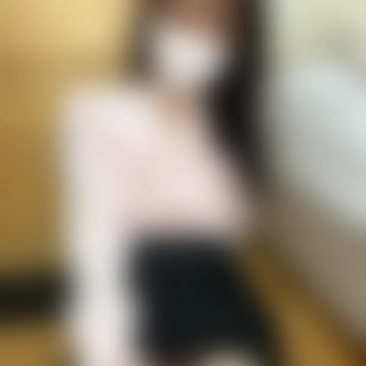 【9/13(土)撮り立て｜厳選５枚】
下着の奥まで見せます…♡ “びらギリ” ショット入り５枚セット

だんだんと